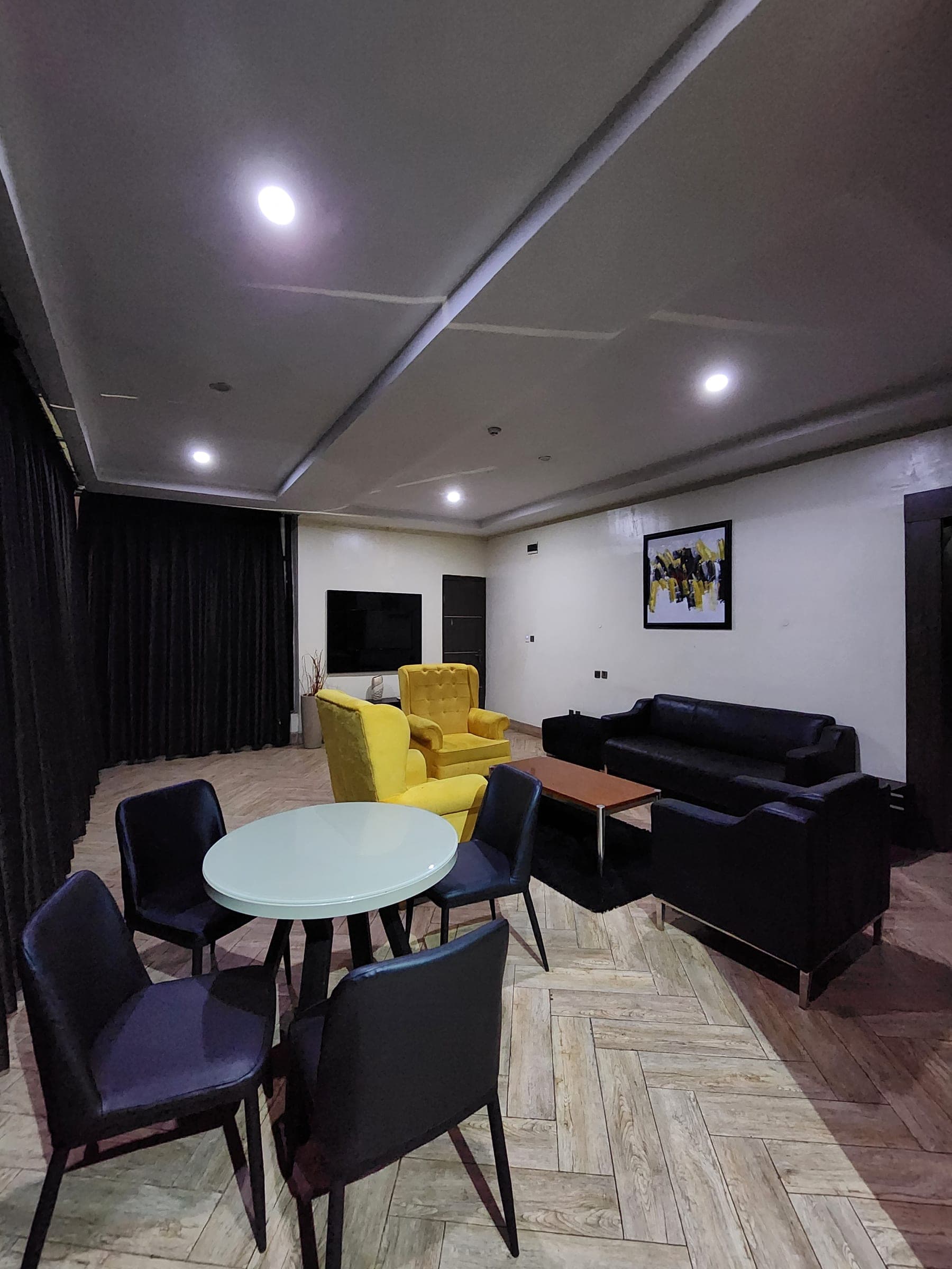 The living room of the Presidential Room